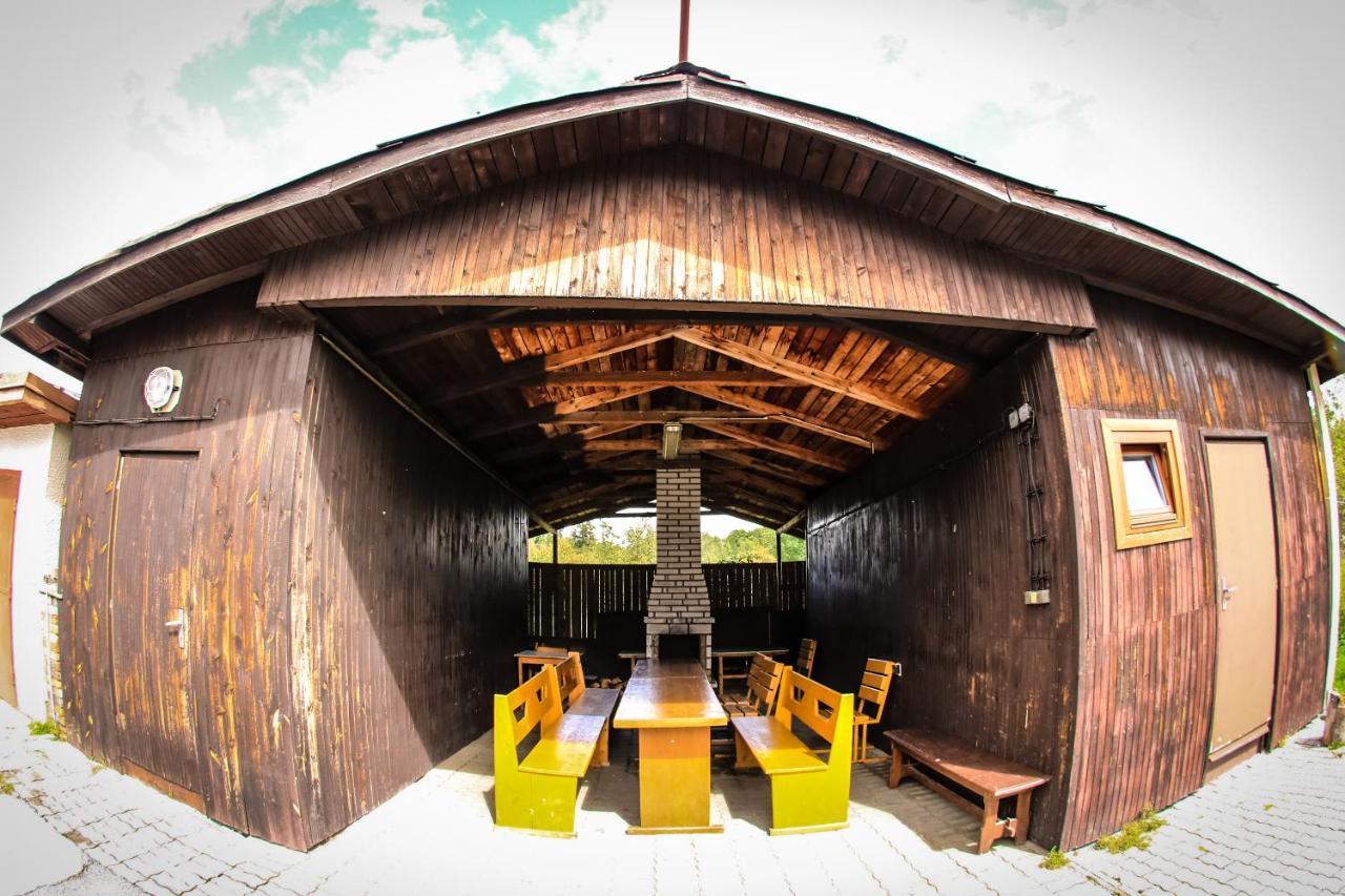 SŠvP 1. máj Hostel Tátralomnic Kültér fotó