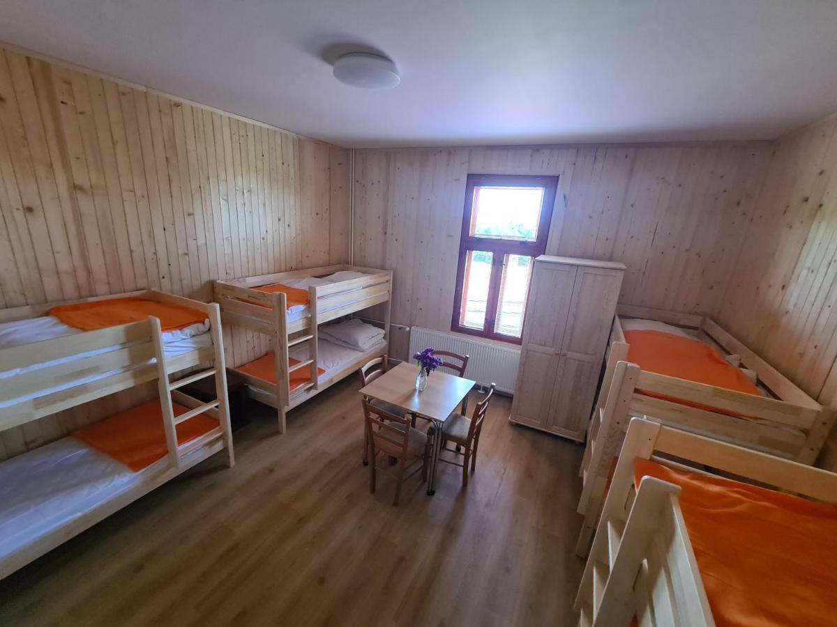 SŠvP 1. máj Hostel Tátralomnic Kültér fotó